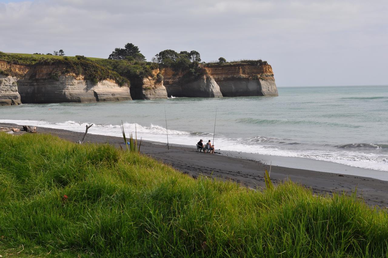 Urenui Beach Camp Exterior foto